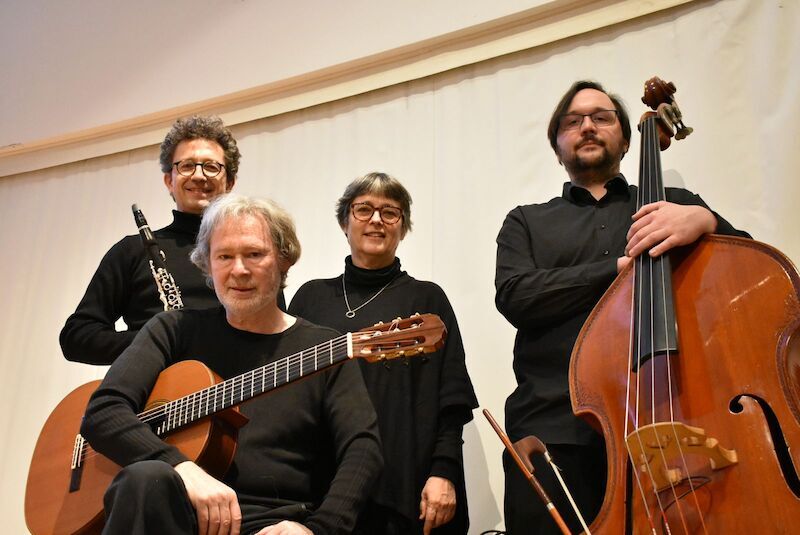 bei-einbruch-der-dunkelheit-ein-literarisch-musikalisches-programm-uber-das-menschsein-und-die-menschenwurde