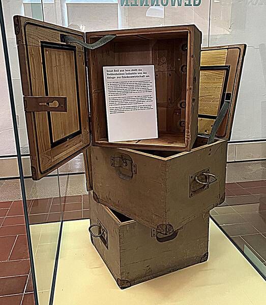 offentliche-kuratorenfuhrung-durch-die-ausstellung-im-rahmen-der-museumsnacht