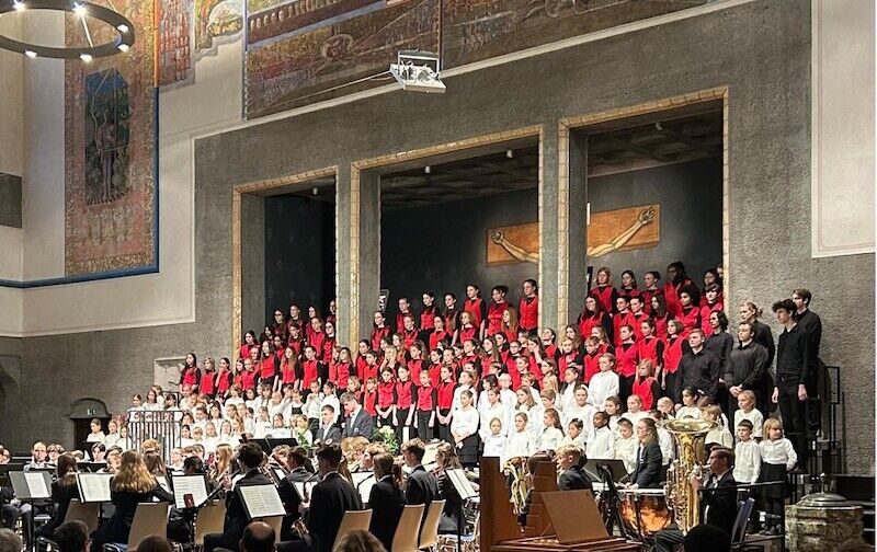 weihnachtskonzert-ulmer-spatzen-chor-und-junge-blaserphilharmonie-ulm