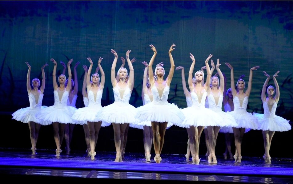 ballett-schwanensee-klassisches-etoile-ballett