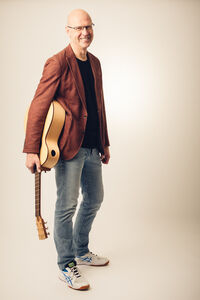 Jeremiah Wood, Gitarrist, Sänger und Komponist