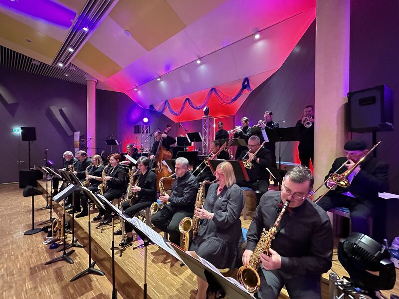 gospelkonzert-mit-born-to-sing-und-der-bigband-steinheim